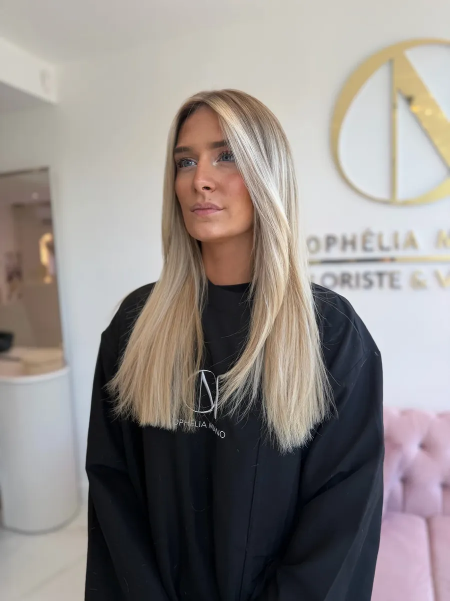 Blond naturel avec racine fondue
