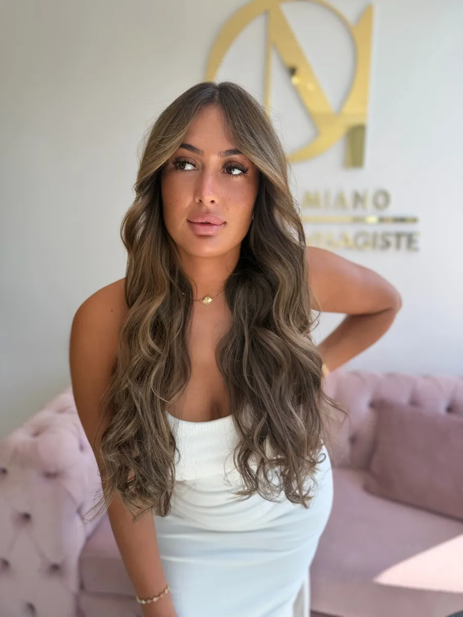 Ombré caramel sur cheveux bruns ondulés